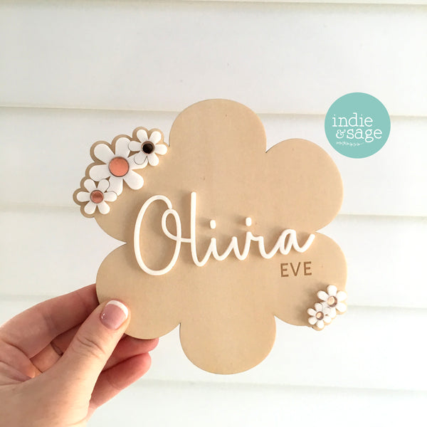 Flower Shaped Baby Announcement Plaque | Daisy Baby Name Announcement Sign