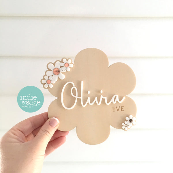 Flower Shaped Baby Announcement Plaque | Daisy Baby Name Announcement Sign